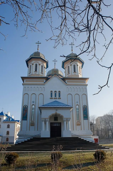 C4 - Одразу три парафії в Чернівцях перейшли від УПЦ МП до ПЦУ C4 - Одразу три парафії в Чернівцях перейшли від УПЦ МП до ПЦУ