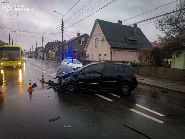 У Чернівцях рятувальники деблокували постраждалу на місці ДТП » ТВА У Чернівцях рятувальники деблокували постраждалу на місці ДТП » ТВА