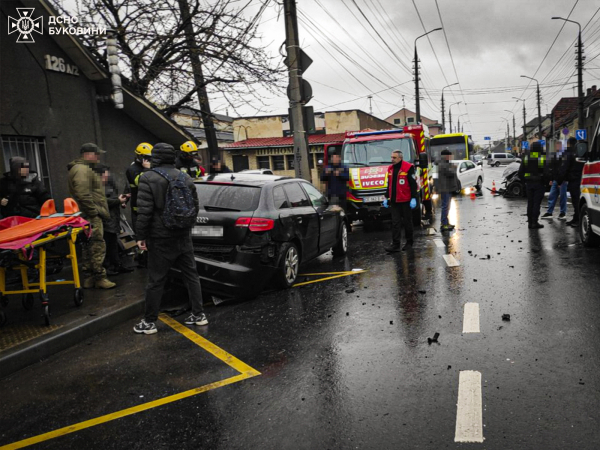 У Чернівцях рятувальники деблокували постраждалу на місці ДТП » ТВА У Чернівцях рятувальники деблокували постраждалу на місці ДТП » ТВА