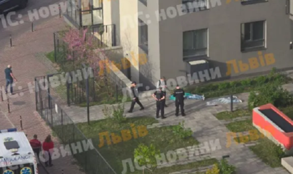 Батьки були проти стосунків: у Львові пара підлітків стрибнули з 16 поверху і розбилися на смерть » Чернівецький промінь | Новини. Буковина. Чернівці Батьки були проти стосунків: у Львові пара підлітків стрибнули з 16 поверху і розбилися на смерть » Чернівецький промінь | Новини. Буковина. Чернівці