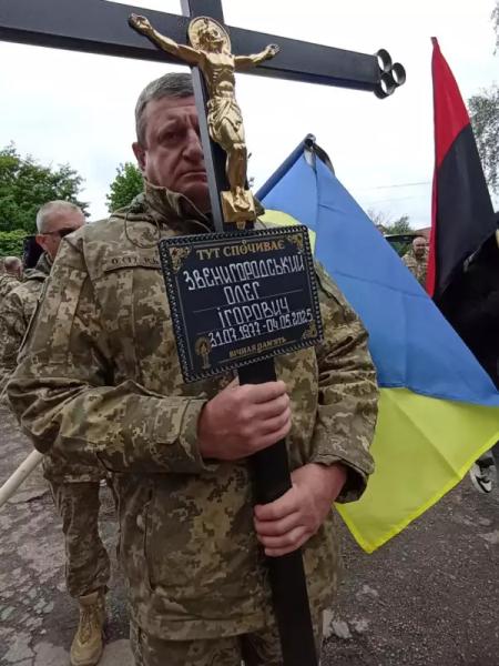 У Чернівцях попрощалися із трьома Героями У Чернівцях попрощалися із трьома Героями