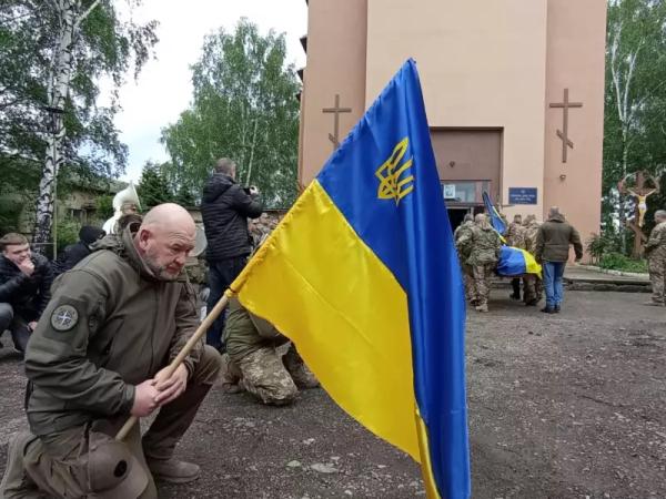 У Чернівцях попрощалися із трьома Героями У Чернівцях попрощалися із трьома Героями