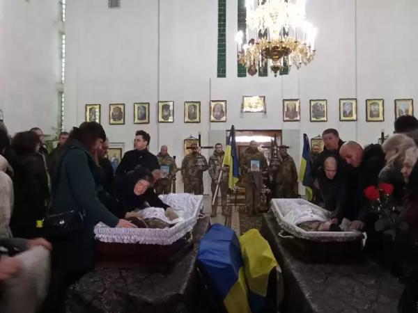 У Чернівцях попрощалися із трьома Героями У Чернівцях попрощалися із трьома Героями
