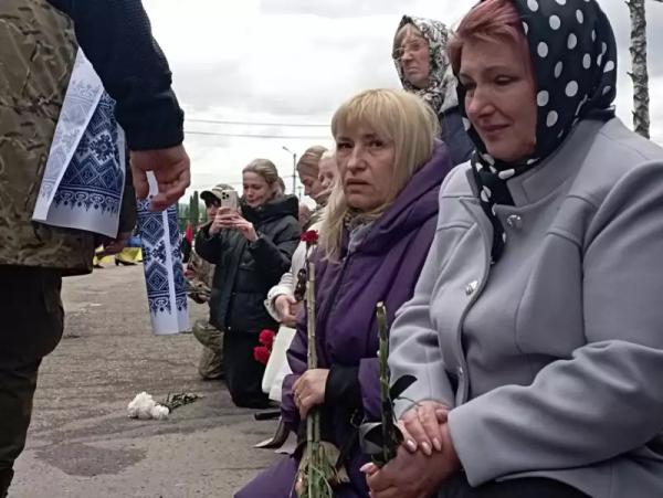 У Чернівцях попрощалися із трьома Героями У Чернівцях попрощалися із трьома Героями