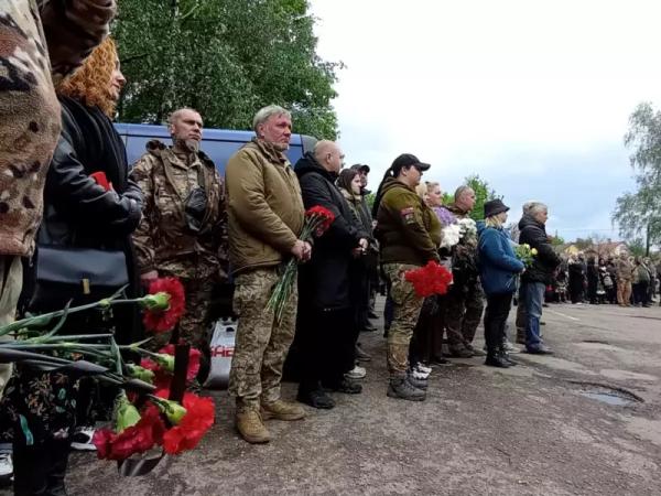 У Чернівцях попрощалися із трьома Героями У Чернівцях попрощалися із трьома Героями