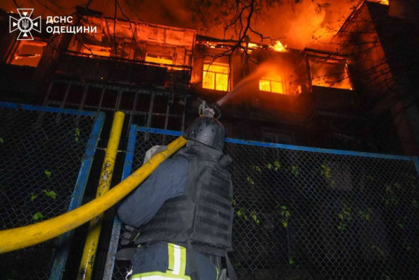 C4 - Нічна атака на Одесу: двоє людей загинули, ще 15 осіб зазнали поранень C4 - Нічна атака на Одесу: двоє людей загинули, ще 15 осіб зазнали поранень