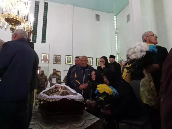 У Чернівцях попрощалися із трьома Героями У Чернівцях попрощалися із трьома Героями