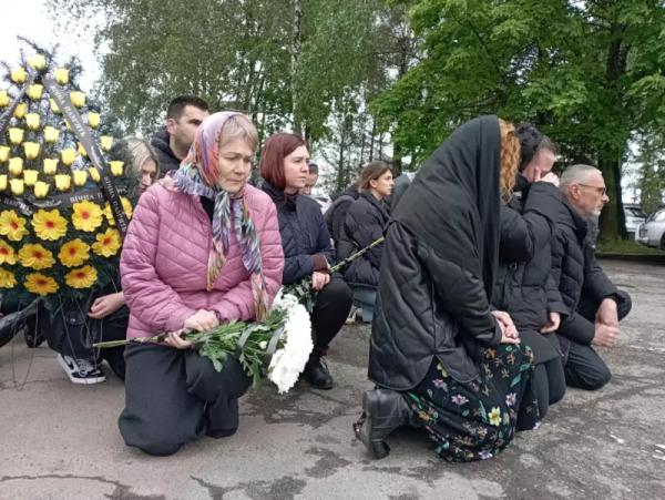 У Чернівцях попрощалися із трьома Героями У Чернівцях попрощалися із трьома Героями