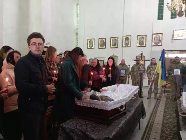 У Чернівцях попрощалися із трьома Героями У Чернівцях попрощалися із трьома Героями