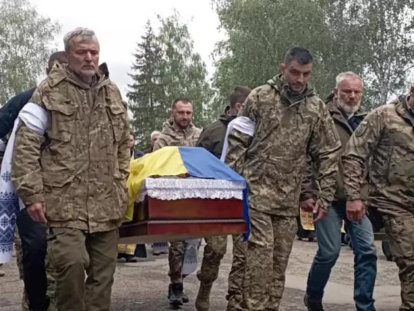 У Чернівцях попрощалися із трьома Героями У Чернівцях попрощалися із трьома Героями