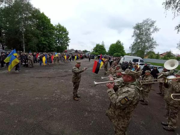 У Чернівцях попрощалися із трьома Героями У Чернівцях попрощалися із трьома Героями