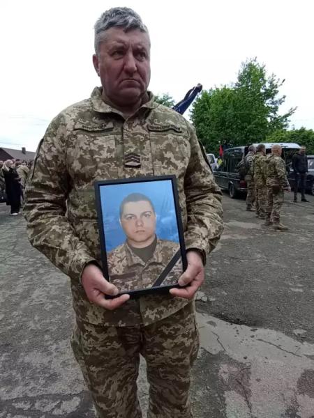 У Чернівцях попрощалися із трьома Героями У Чернівцях попрощалися із трьома Героями