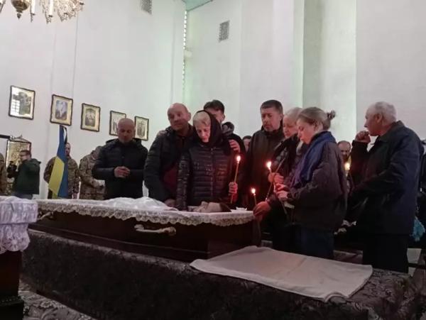 У Чернівцях попрощалися із трьома Героями У Чернівцях попрощалися із трьома Героями