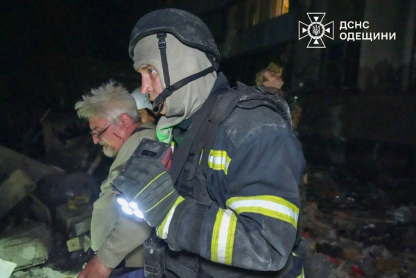 C4 - Нічна атака на Одесу: двоє людей загинули, ще 15 осіб зазнали поранень C4 - Нічна атака на Одесу: двоє людей загинули, ще 15 осіб зазнали поранень