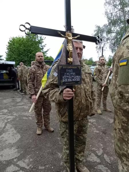 У Чернівцях попрощалися із трьома Героями У Чернівцях попрощалися із трьома Героями