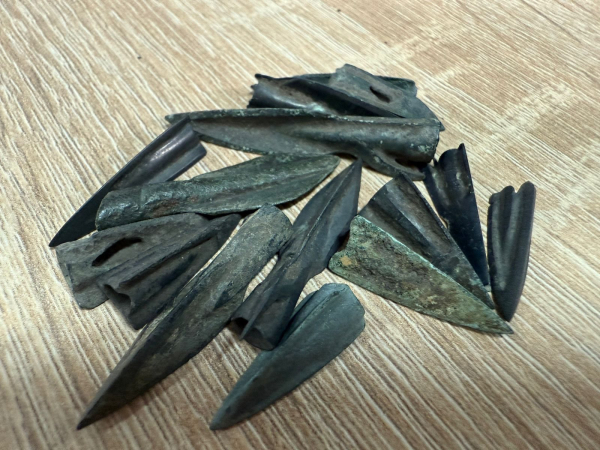 Скіфські наконечники, київські ножі та старовинні монети передали до музеїв у Чернівцях та Батурині » ТВА Скіфські наконечники, київські ножі та старовинні монети передали до музеїв у Чернівцях та Батурині » ТВА