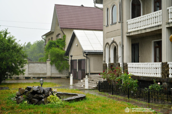 На Буковині родина з Херсонщини що виховує сімох прийомних дітей, отримала новий дім » Чернівецький промінь | Новини. Буковина. Чернівці На Буковині родина з Херсонщини що виховує сімох прийомних дітей, отримала новий дім » Чернівецький промінь | Новини. Буковина. Чернівці