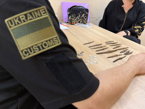 Скіфські наконечники, київські ножі та старовинні монети передали до музеїв у Чернівцях та Батурині » ТВА Скіфські наконечники, київські ножі та старовинні монети передали до музеїв у Чернівцях та Батурині » ТВА