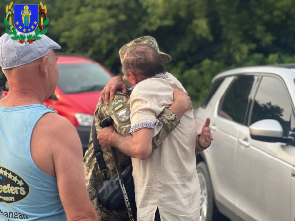 У Кадубівцях зустріли захисника, який понад три роки був у полоні » Чернівецький промінь | Новини. Буковина. Чернівці У Кадубівцях зустріли захисника, який понад три роки був у полоні » Чернівецький промінь | Новини. Буковина. Чернівці