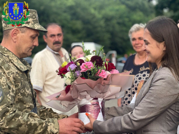 У Кадубівцях зустріли захисника, який понад три роки був у полоні » Чернівецький промінь | Новини. Буковина. Чернівці У Кадубівцях зустріли захисника, який понад три роки був у полоні » Чернівецький промінь | Новини. Буковина. Чернівці