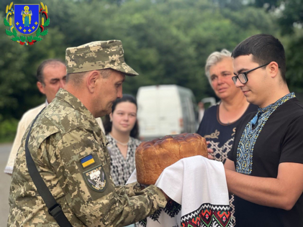 У Кадубівцях зустріли захисника, який понад три роки був у полоні » Чернівецький промінь | Новини. Буковина. Чернівці У Кадубівцях зустріли захисника, який понад три роки був у полоні » Чернівецький промінь | Новини. Буковина. Чернівці