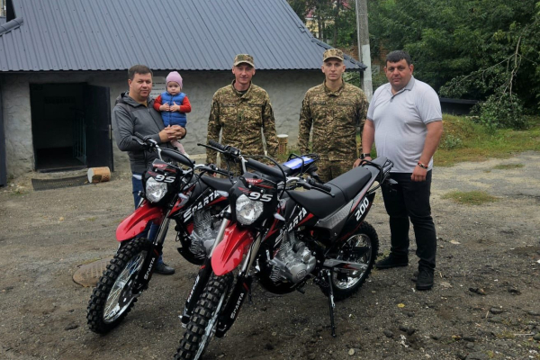 C4 - Кіцманська громада передала буковинським нацгвардійцям два мотоцикли C4 - Кіцманська громада передала буковинським нацгвардійцям два мотоцикли