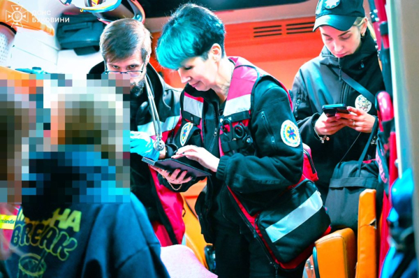 C4 - У Чернівцях горіла багатоповерхівка: з будинку евакуювали 29 людей та домашніх тварин C4 - У Чернівцях горіла багатоповерхівка: з будинку евакуювали 29 людей та домашніх тварин