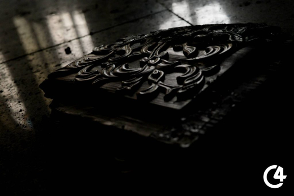 C4 - У Садгірській синагозі провели ритуал поховання священних книг, пошкоджених під час підпалу C4 - У Садгірській синагозі провели ритуал поховання священних книг, пошкоджених під час підпалу