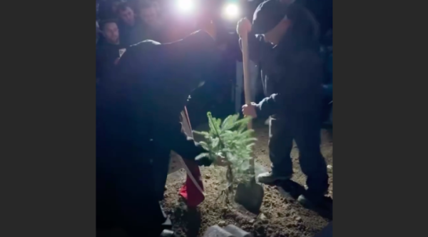 На могилі Степана Гіги посадили молоду яворину » Чернівецький промінь | Новини. Буковина. Чернівці На могилі Степана Гіги посадили молоду яворину » Чернівецький промінь | Новини. Буковина. Чернівці