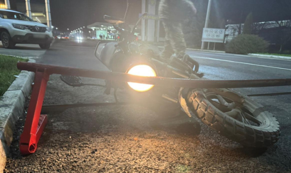 В Порубному чоловік штурмував кордон на мотоциклі, зʼявились кадри прориву » Чернівецький промінь | Новини. Буковина. Чернівці В Порубному чоловік штурмував кордон на мотоциклі, зʼявились кадри прориву » Чернівецький промінь | Новини. Буковина. Чернівці