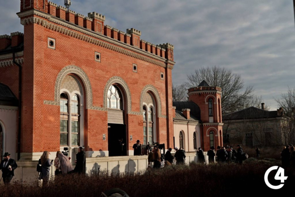 C4 - У Садгірській синагозі провели ритуал поховання священних книг, пошкоджених під час підпалу C4 - У Садгірській синагозі провели ритуал поховання священних книг, пошкоджених під час підпалу