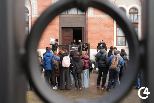 C4 - У Садгірській синагозі провели ритуал поховання священних книг, пошкоджених під час підпалу C4 - У Садгірській синагозі провели ритуал поховання священних книг, пошкоджених під час підпалу